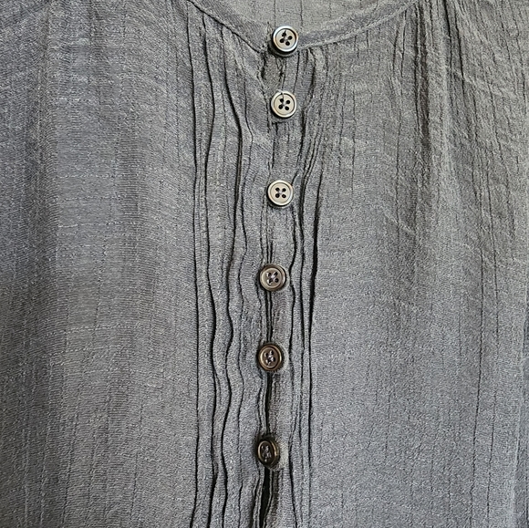 CHRISTOPHER & Banks blue 6 button short sleeve rayon blend top Large - Picture 4 of 7